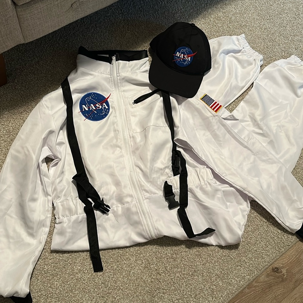 Spirit Halloween Men’s Astronaut Halloween Constume